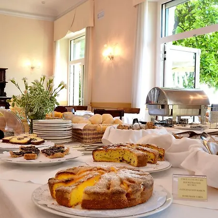 Monte Baldo E Acquarone 호텔 4*